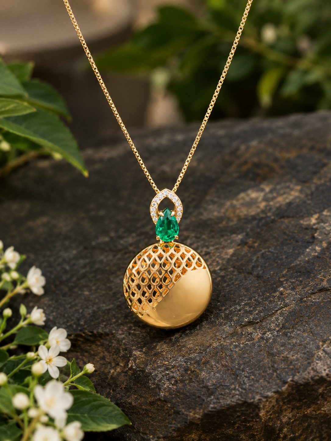 18K Gold Emerald Pendant â€“ 0.40 Carats